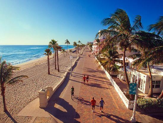 نزل Downtown Hollywood Beach Students' Dorm المظهر الخارجي الصورة